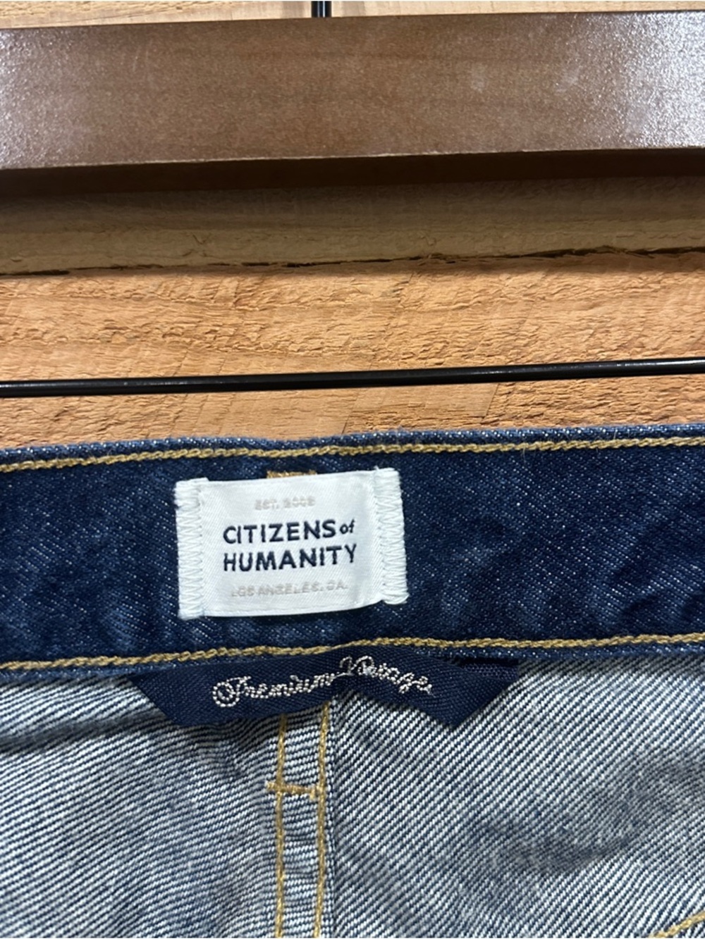 Citizens Of Humanity Indigo Wide-Leg Frayed-Hem Jeans - Picture 9 of 11